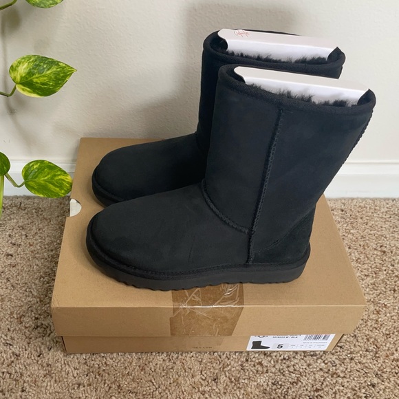 🥾 UGG Classic Short II - Picture 4 of 6